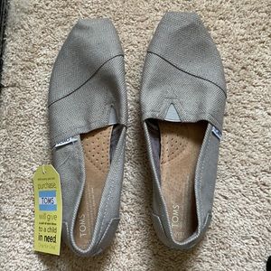 Grey with white patter Toms